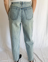 Load image into Gallery viewer, Acid Wash Bill Blass Jeans
